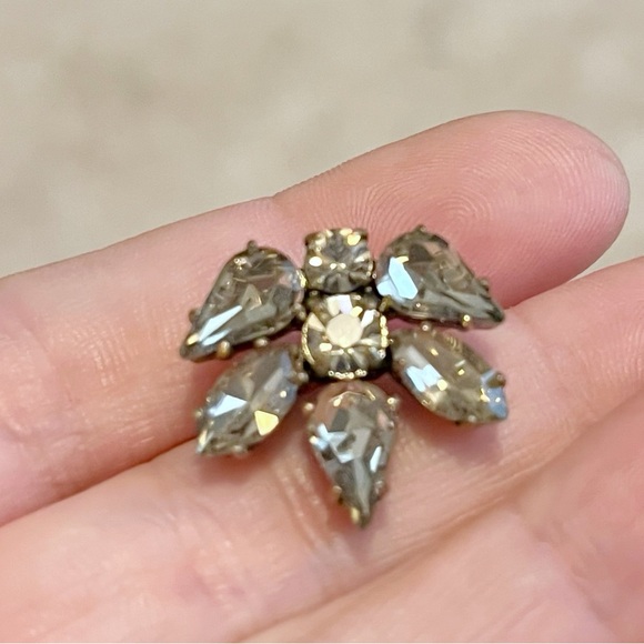 J. Crew Crystal Cluster Earrings NWOT - Picture 2 of 3